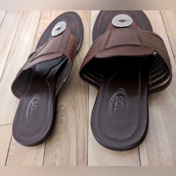 Tod’s Brown Leather Silver Accent Slip-On Flat Sandals - Picture 5 of 8